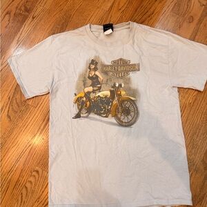 Harley-Davidson Cream Graphic Tee with Motorcycle Design
